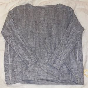 Lululemon grey long sleeve. Only worn a couple times. Bought this year.